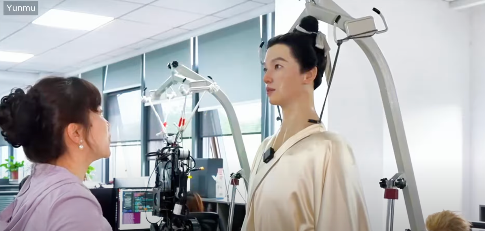 Čínští humanoidní roboti jsou k nerozeznání od lidí: Jsme připraveni na syntetického člověka?